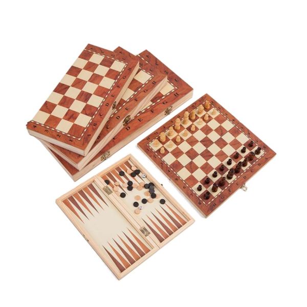 Um tabuleiro de xadrez com um jogo de xadrez e as palavras xadrez